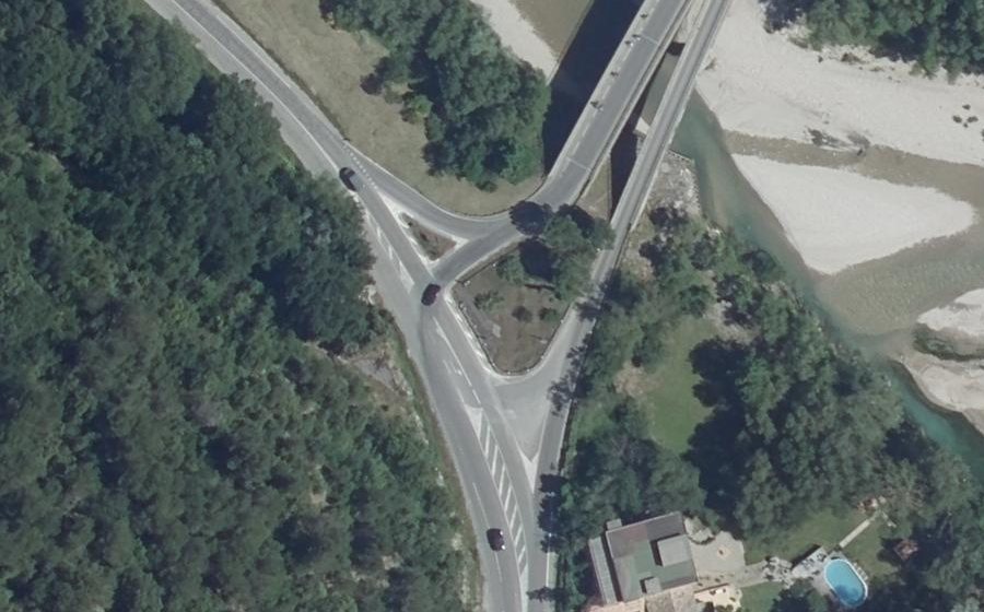 Vue aérienne du Rond-point anonyme n°516117855