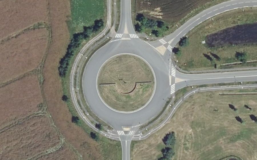 Vue aérienne du Rond-point anonyme n°516175437