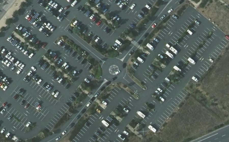 Vue aérienne du Rond-point anonyme n°516319069