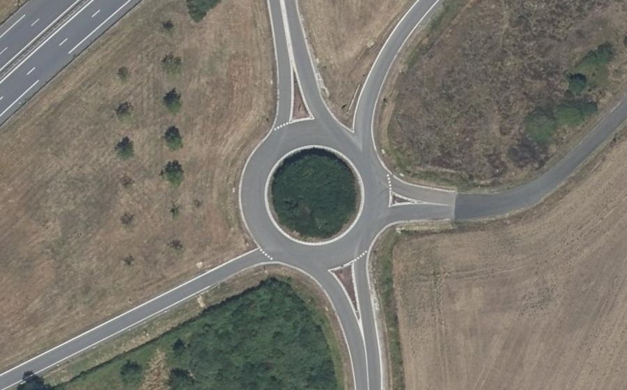 Vue aérienne du Rond-point anonyme n°51676726