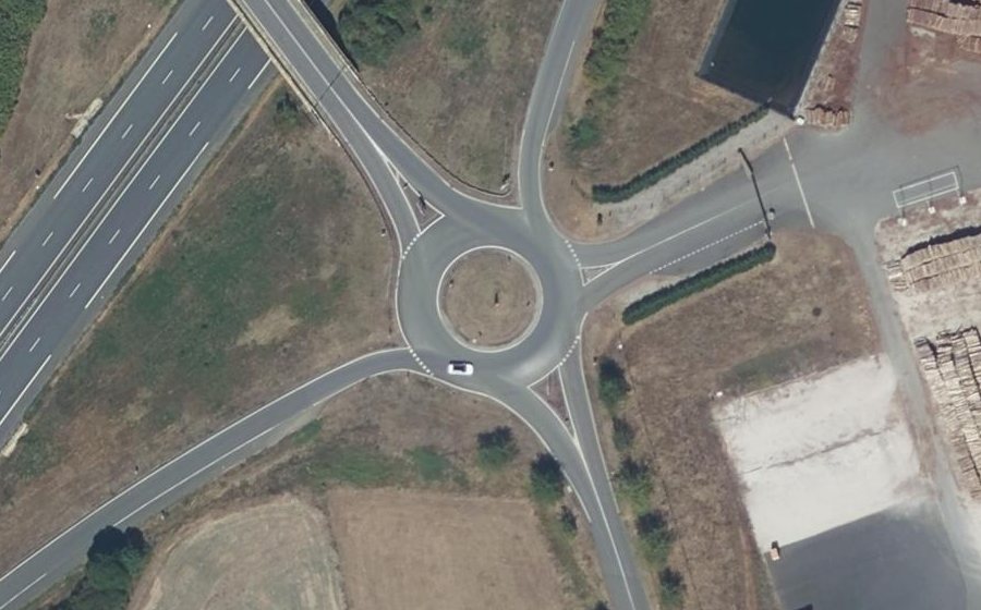Vue aérienne du Rond-point anonyme n°51676745