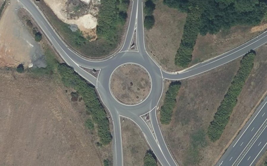 Vue aérienne du Rond-point anonyme n°51676751