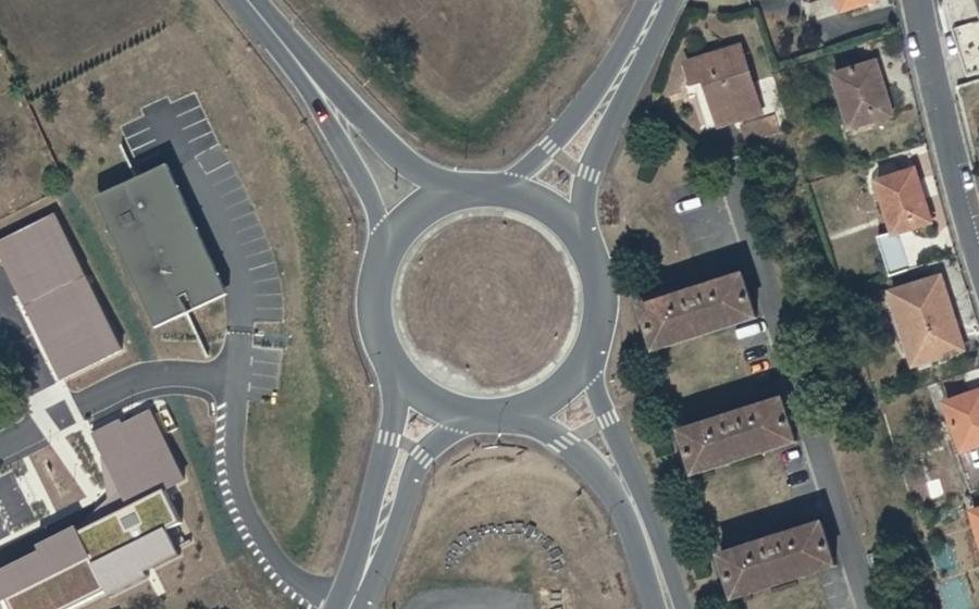 Vue aérienne du Rond-point anonyme n°51678990