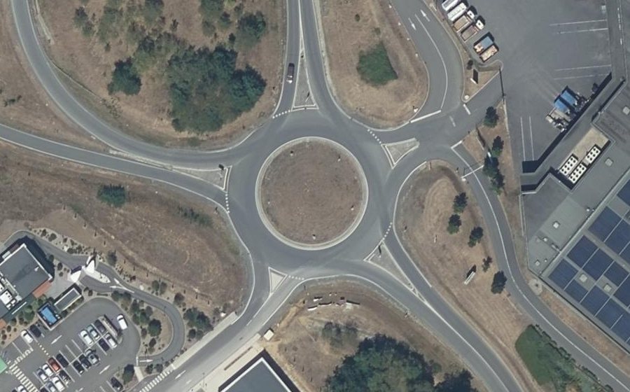 Vue aérienne du Rond-point anonyme n°51679001