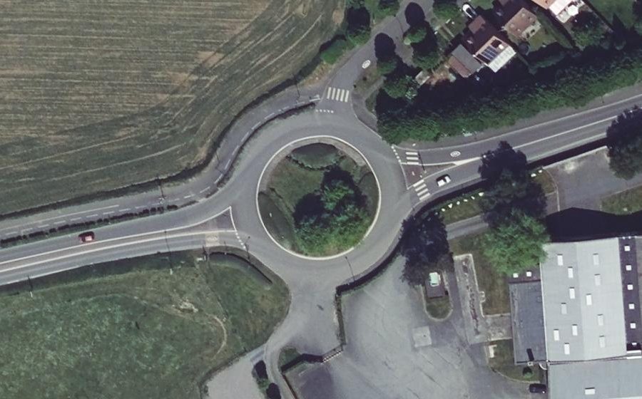 Vue aérienne du Rond-point anonyme n°51684023