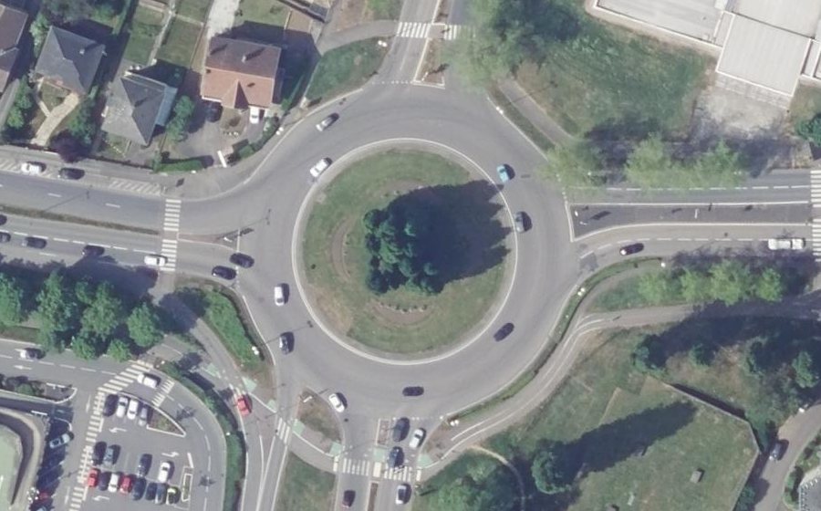 Vue aérienne du Rond-point anonyme n°516855020