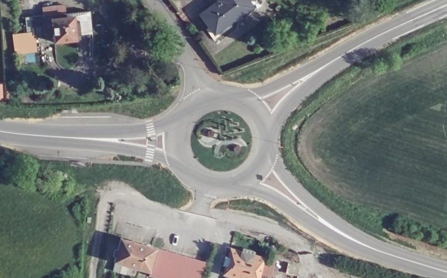 Vue aérienne du Rond-point anonyme n°517047431
