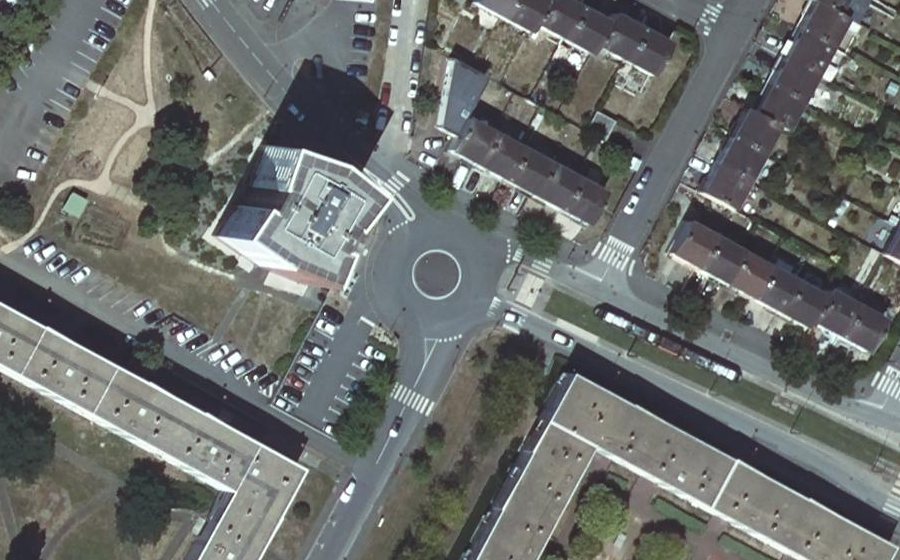 Vue aérienne du Rond-point anonyme n°517057512