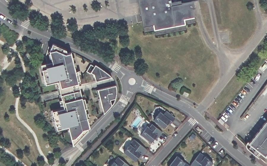 Vue aérienne du Rond-point anonyme n°517089453