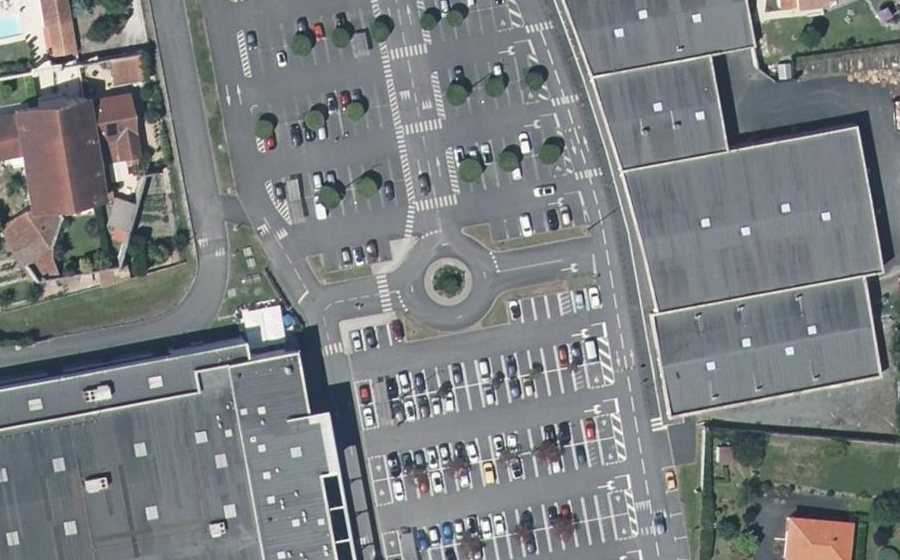 Vue aérienne du Rond-point anonyme n°517215291