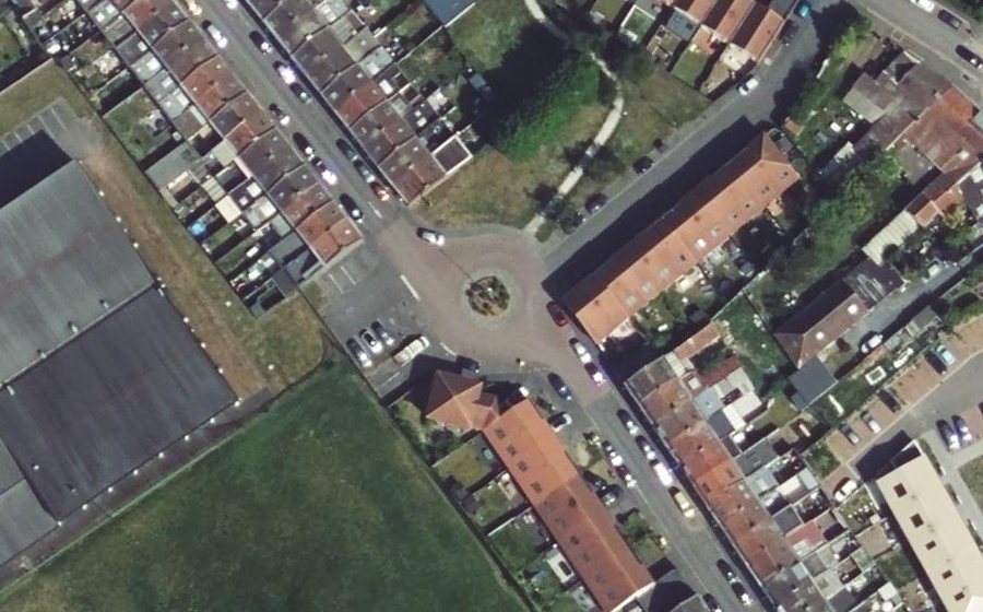Vue aérienne du Rond-point anonyme n°51721606