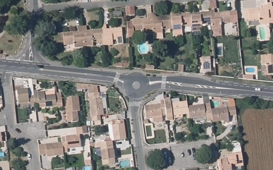 Vue aérienne du Rond-point anonyme n°51728648