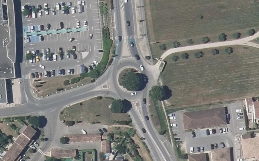 Vue aérienne du Rond-point anonyme n°51728671