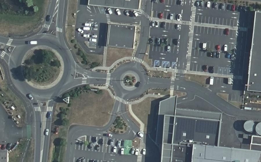 Vue aérienne du Rond-point anonyme n°517316427