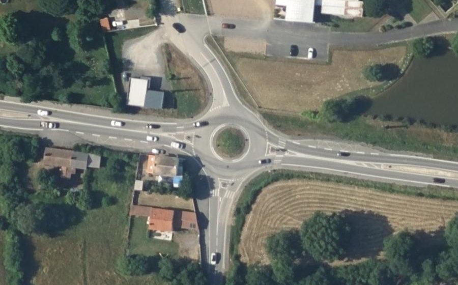 Vue aérienne du Rond-point anonyme n°517402712