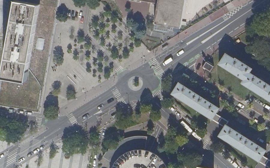 Vue aérienne du Rond-point anonyme n°517403505