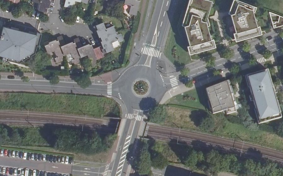 Vue aérienne du Rond-point anonyme n°517419296