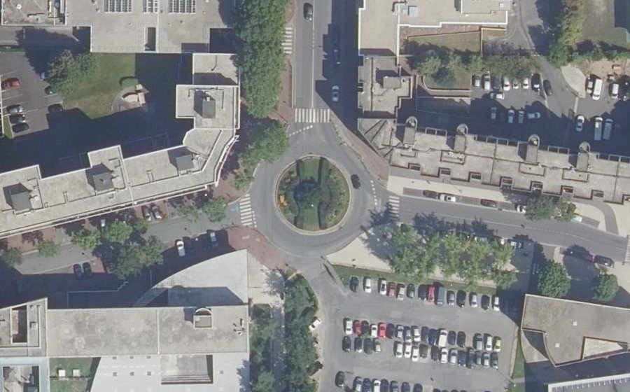 Vue aérienne du Rond-point anonyme n°517419299