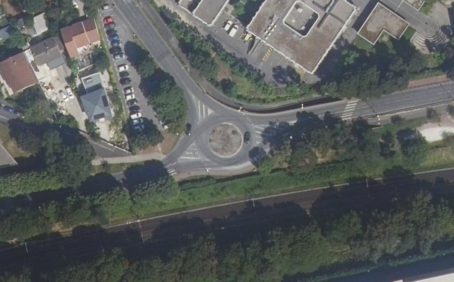 Vue aérienne du Rond-point anonyme n°517434470