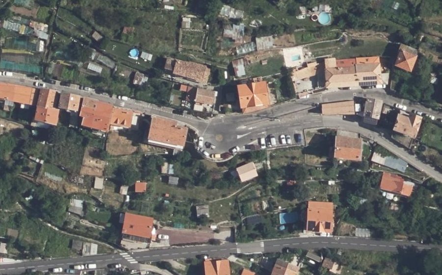 Vue aérienne du Rond-point anonyme n°517440834