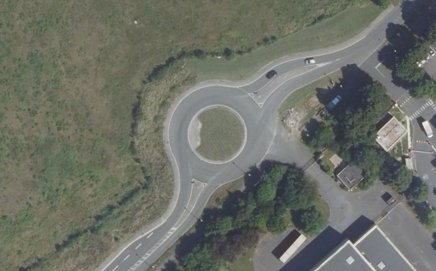 Vue aérienne du Rond-point anonyme n°517460905