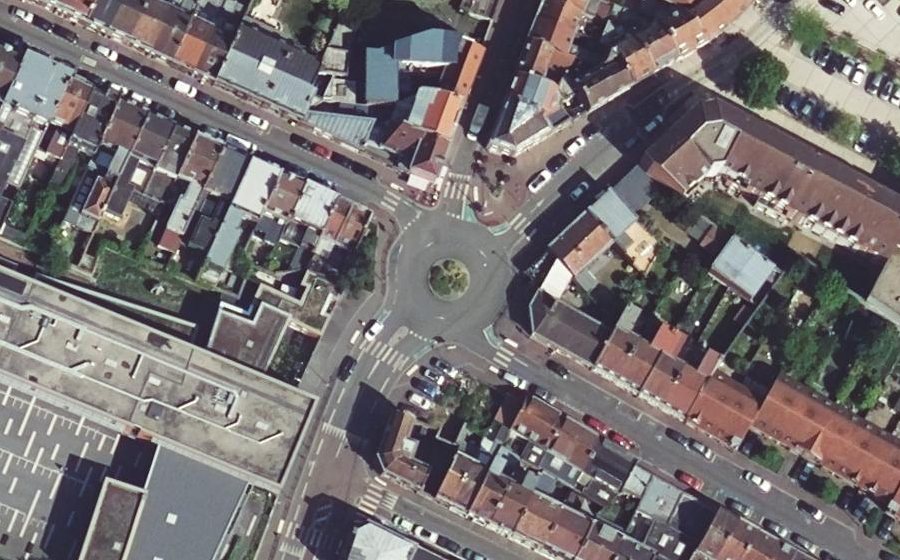 Vue aérienne du Rond-point anonyme n°51768451