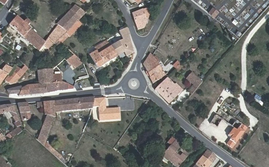 Vue aérienne du Rond-point anonyme n°517688189
