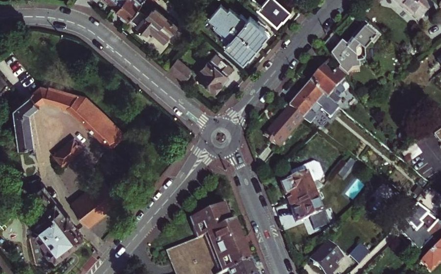 Vue aérienne du Rond-point anonyme n°51769901