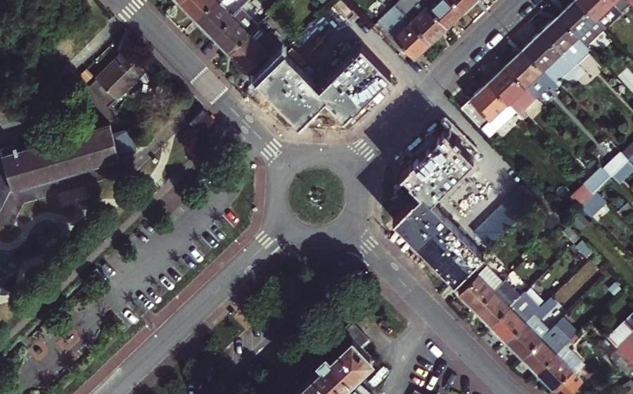 Vue aérienne du Rond-point anonyme n°51769921