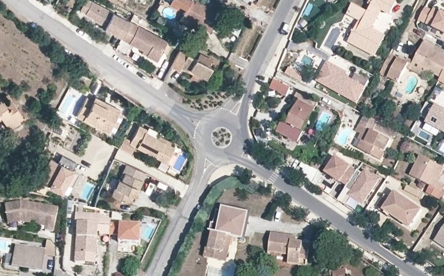 Vue aérienne du Rond-point anonyme n°517800698