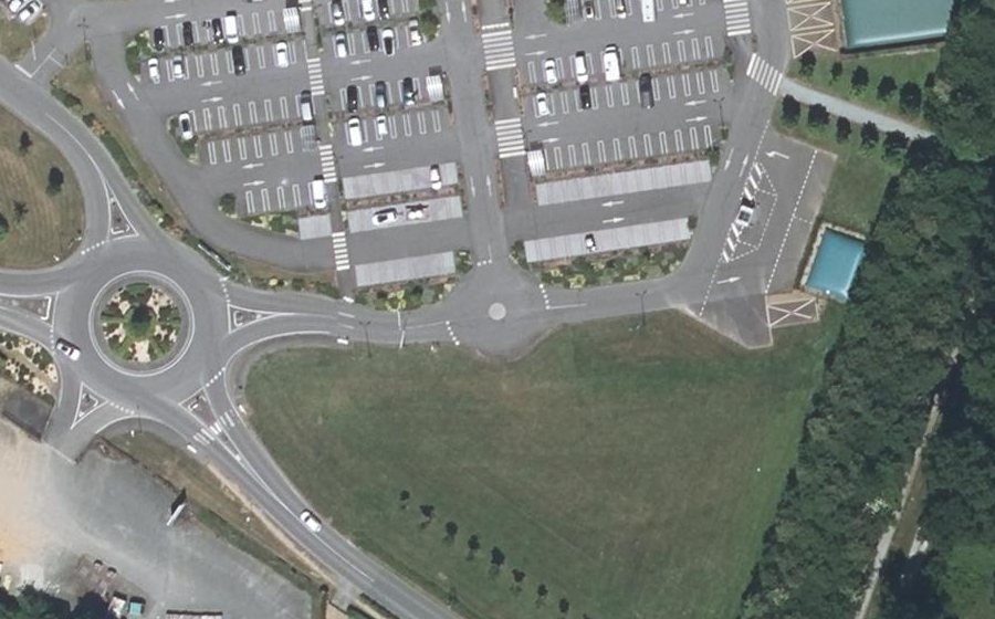 Vue aérienne du Rond-point anonyme n°517880117
