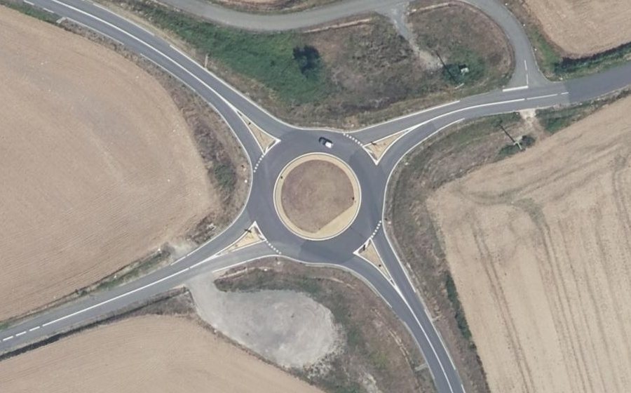 Vue aérienne du Rond-point anonyme n°517904125