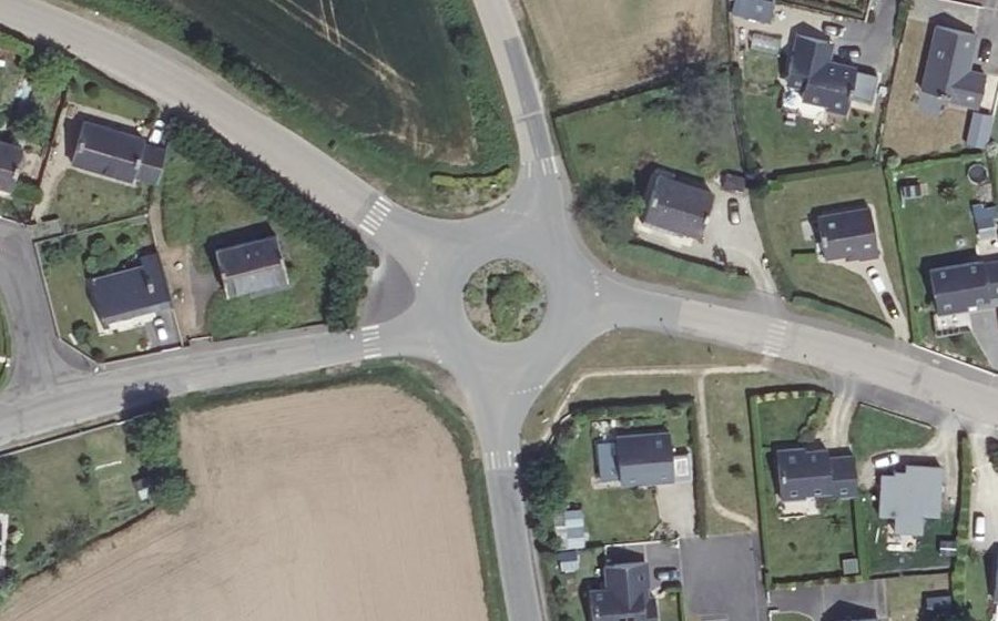 Vue aérienne du Rond-point anonyme n°51795281