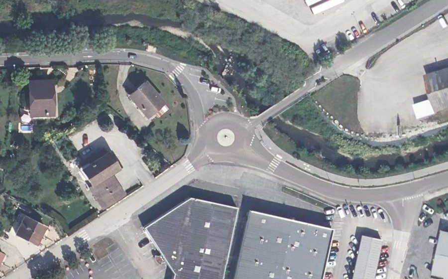 Vue aérienne du Rond-point anonyme n°51808059