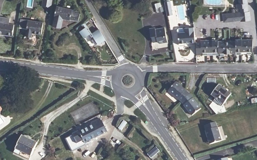 Vue aérienne du Rond-point anonyme n°518090884