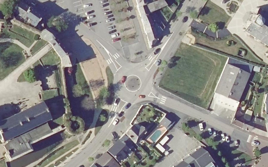 Vue aérienne du Rond-point anonyme n°51818044