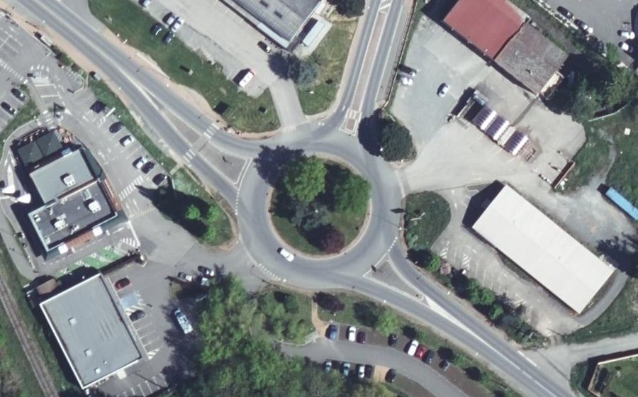 Vue aérienne du Rond-point anonyme n°5181874