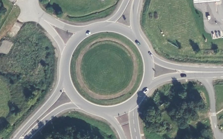 Vue aérienne du Rond-point anonyme n°51821182