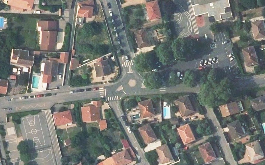 Vue aérienne du Rond-point anonyme n°51827864