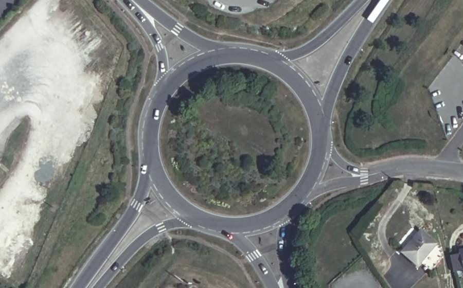 Vue aérienne du Rond-point anonyme n°51830921