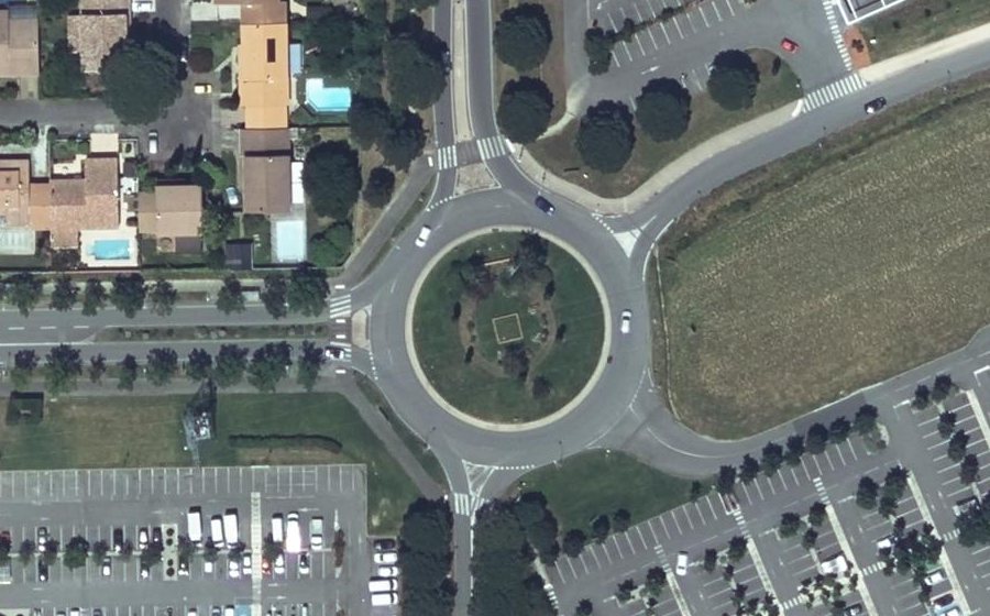Vue aérienne du Rond-point anonyme n°5183194