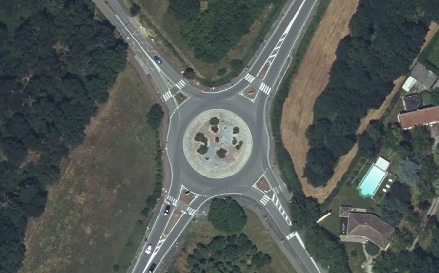 Vue aérienne du Rond-point anonyme n°5183448