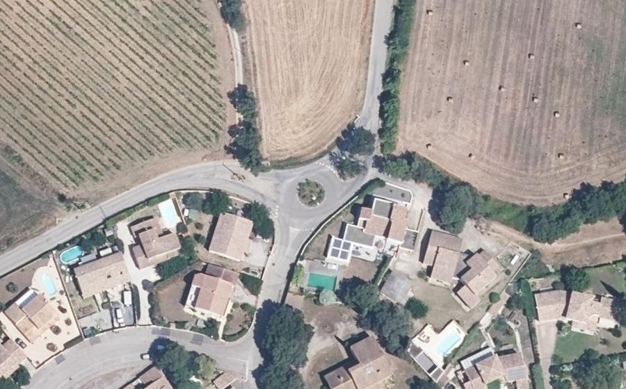Vue aérienne du Rond-point anonyme n°518347344