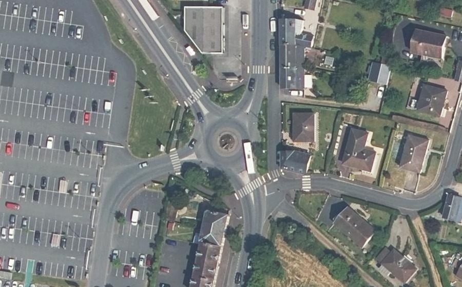 Vue aérienne du Rond-point anonyme n°51835496
