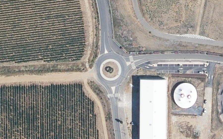 Vue aérienne du Rond-point anonyme n°518481455