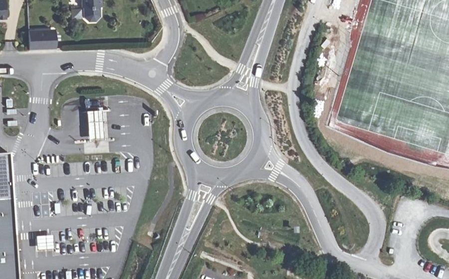 Vue aérienne du Rond-point anonyme n°518496041