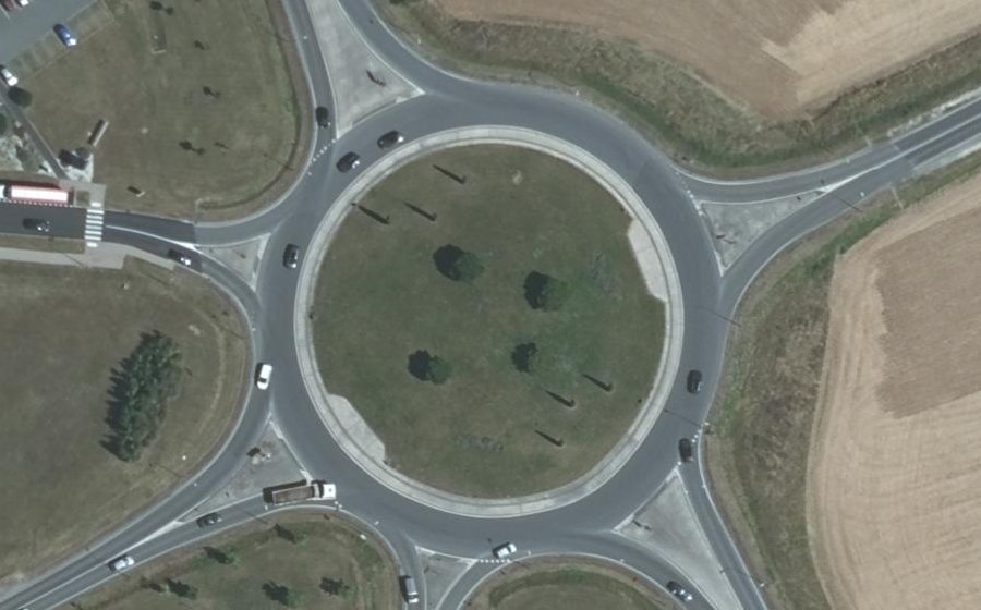 Vue aérienne du Rond-point anonyme n°518506256