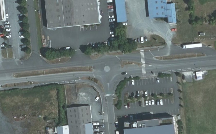 Vue aérienne du Rond-point anonyme n°518527461