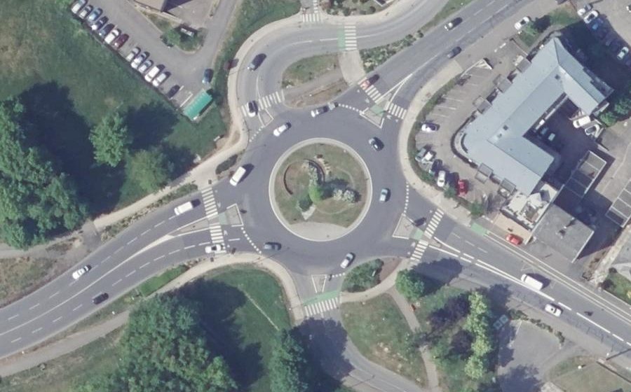 Vue aérienne du Rond-point anonyme n°51857693