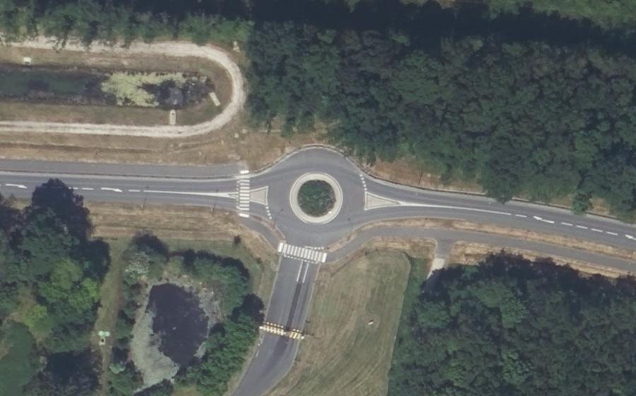 Vue aérienne du Rond-point anonyme n°518645715
